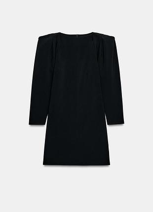 Короткое платье с подплечниками 5