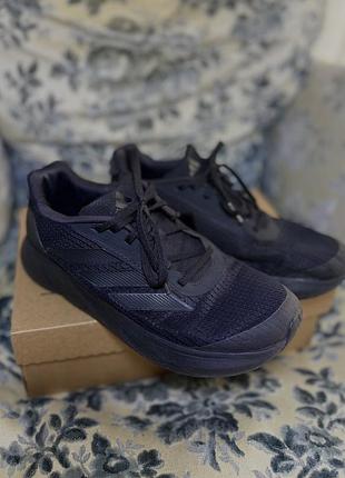 Продам чорні жіночі кросівки adidas, 38 розміру в хорошому стані.