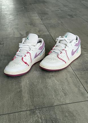 Air jordan 1 low se gs 'light bordeaux' 2