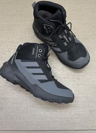 Дитячі черевики кросівки adidas terrex
