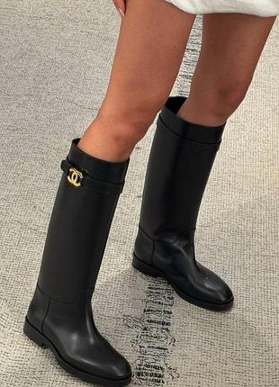 Чоботи chanel чорні стильний фасон лого пряжка