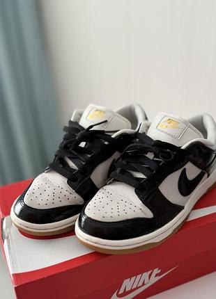 Продам жіночі кеди nike dunk low lx, розмір 36,5 (23 см). стан хороший, є незначні сліди носіння — усе видно на фото. у комплекті коробка.