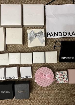 Коробочки упаковочные для фирменных украшений pandora fable prettylittlething monrel peoples