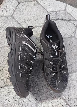 Кросівки унісекс  чорні vty 38р