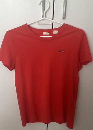 Футболка жіноча levi’s xs червона