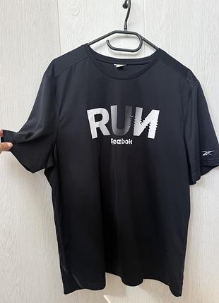 Чорна спортивна футболка reebok running l
