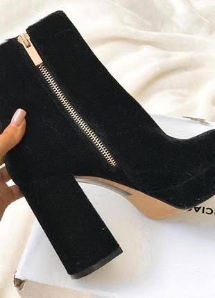 Ботильйони stradivarius глибокого чорного кольору