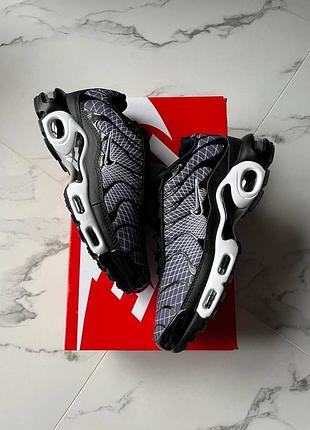 Nike air max tn plus black white