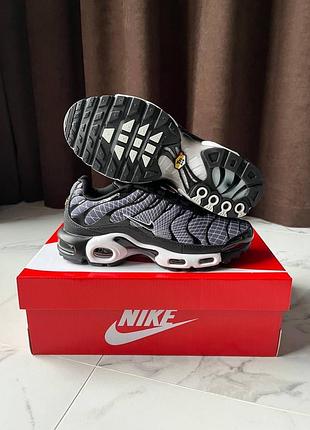 Nike air max tn plus black white 4