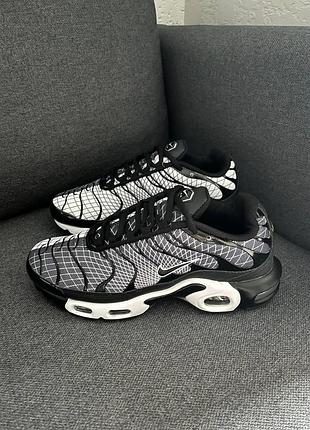 Nike air max tn plus black white 5