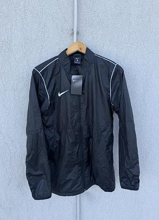 Чоловіча вітровка nike rain jacket repel park 20