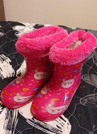 Силиконовые сапожки с вставным теплым носочком.