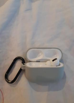 Airpods pro ( у кейсі один навушник)