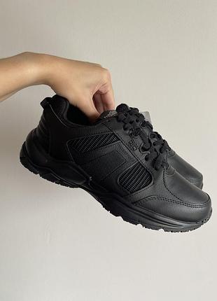 Чорні водовідштовхуючі кросівки tredsafe waterproof чоловічі шкіряні демісезон робочі