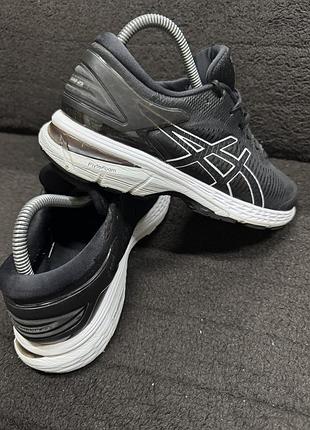 Кросівки жіночі asics