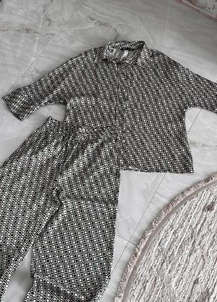 Атласний жіночий костюм zara, 36 розмір