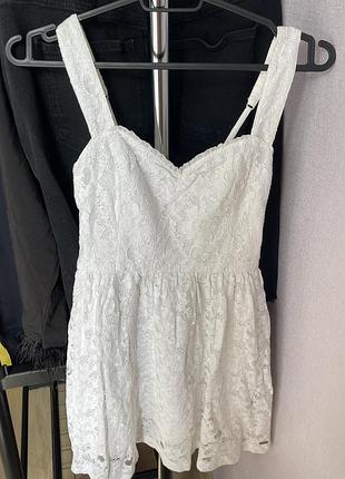 Сукня біла жіноча на резинці позаду hollister