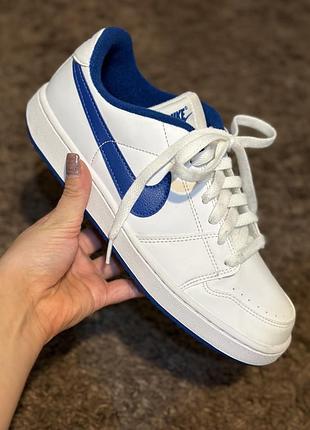Оригінальні білі кросівки nike 39 розмір (25см) б/в