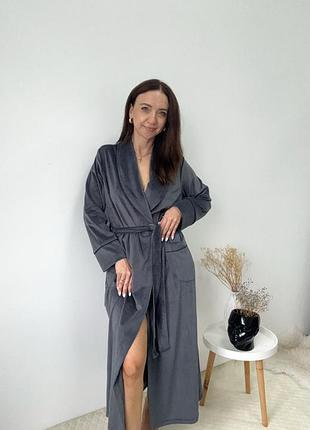 Красивый велюровый халат серого цвета на длинный рукав