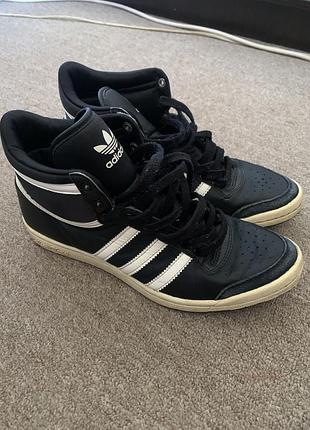 Кросівки adidas шкіряні 36,5