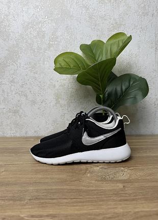 Жіночі кросівки  nike roshe one розмір 35