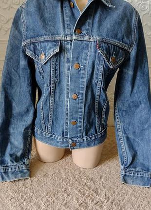 Куртка джинсова levi's 70590 0401 size m  винтаж 2000 годов