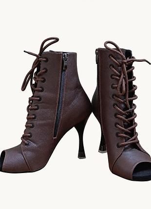 Хілси world of heels 2