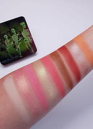 Corpse bride x makeup revolution, палетка тіней grave misunderstanding 2