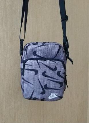 Сумка крос боді nike. маленька сумка через плече. сумка кросбоді. crossbody bag