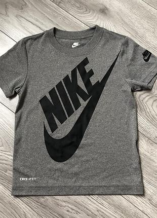 Сіра дитяча футболка nike з технологією dri-fit 5-6 р