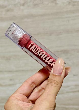 Блиск для губ huda beauty faux filler shiny non-sticky lip gloss, bombshell