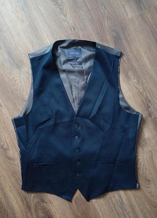 Брендова жилетка zara.