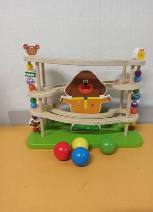 Деревянная игрушка-трек для шариков hey duggee ball runner, в стиле популярного мультсериала «приключения дагги».