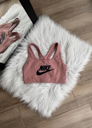 Спортивный топ nike