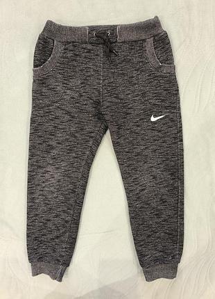 Теплые спортивные штаны nike для мальчика, размер 116.
