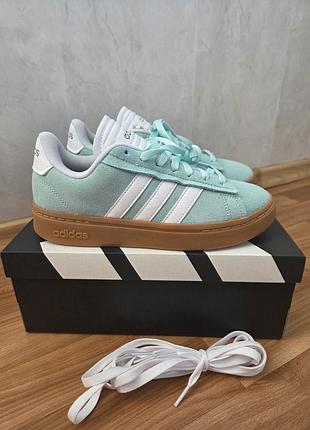 Кроссовки женские adidas (оригинал, новые с биркой)
