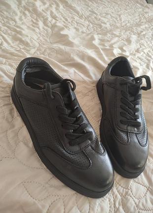 Новые кожаные кроссовки vitto rossi 38 24.5 стелька