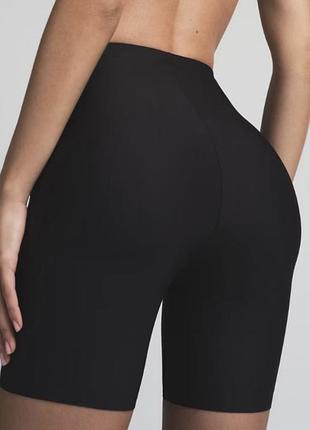 Моделювальні шорти пуш-ап skims body butt enhancing short (оригінал, нові)