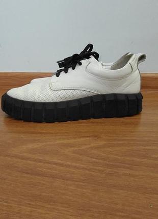 Продам кроссовки кожаные 3
