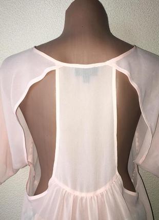 Удлиненная блузочка пудрового цвета с шикарным вырезом на спинке4 фото