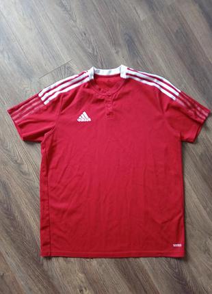 Брендова футболка adidas.