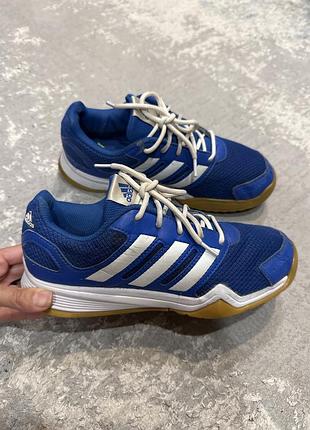 Кросівки adidas для ігрових видів спорту 36,5