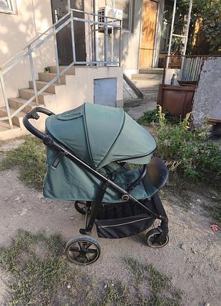 Продам прогулочный колясок