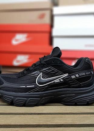 Жіночі кросівки nike initiator gore tex чорні з білим