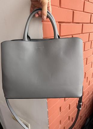 Сумка fiorelli - елегантна, жіноча, сіра, вміщує формат а4