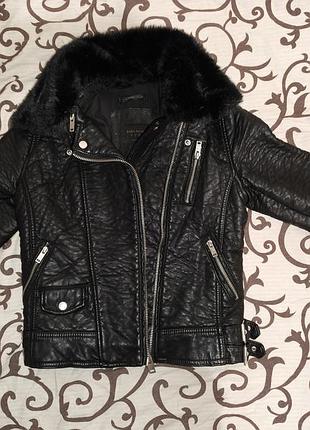 Кожаная косуха zara, цвет черный, размер s, мех искусственный, воротник отстегивается
