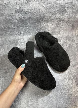 Оригінальні тапочки сабо crocs з хутром / чорні пухнасті  крокси