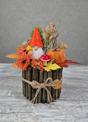 Затишна осіння композиція з гномом та гарбузом (handmade)
