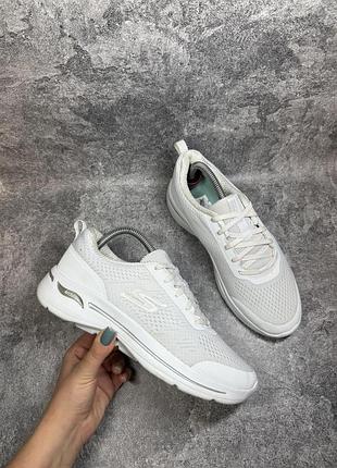 Кросівки skechers go walk arch fit / білі легкі кросівки з ортопедичною підтримкою