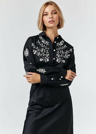 Сорочка чорна з широкими рукавами з білою вишивкою modna kazka mkrm4134-4